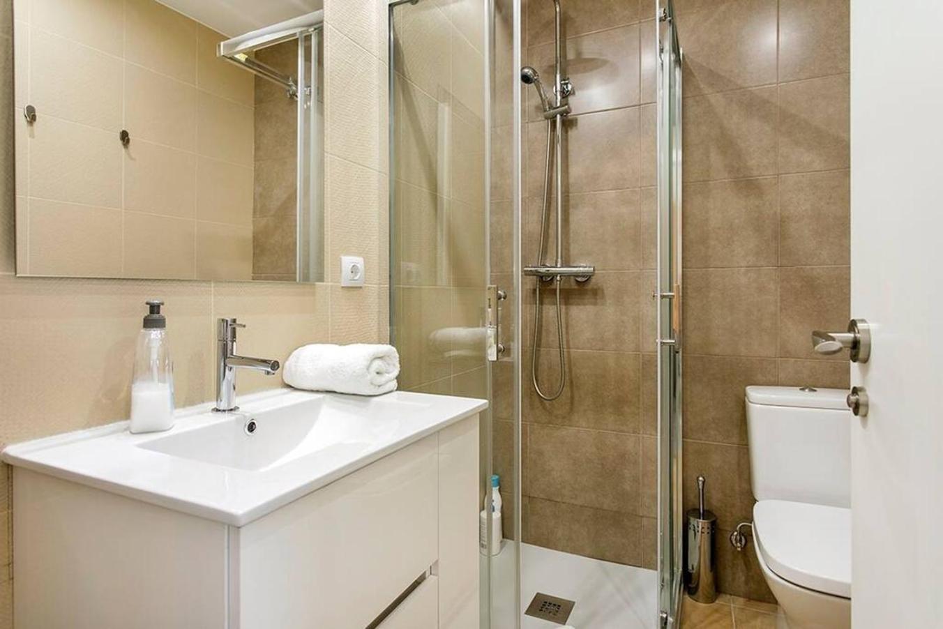 Ferienwohnung Cozy&New With Terrace L’Hospitalet de Llobregat Exterior foto